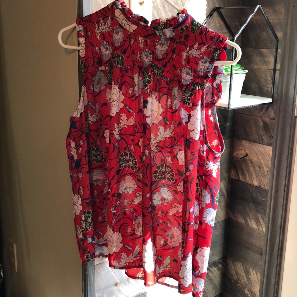 Sleeveless blouse.
